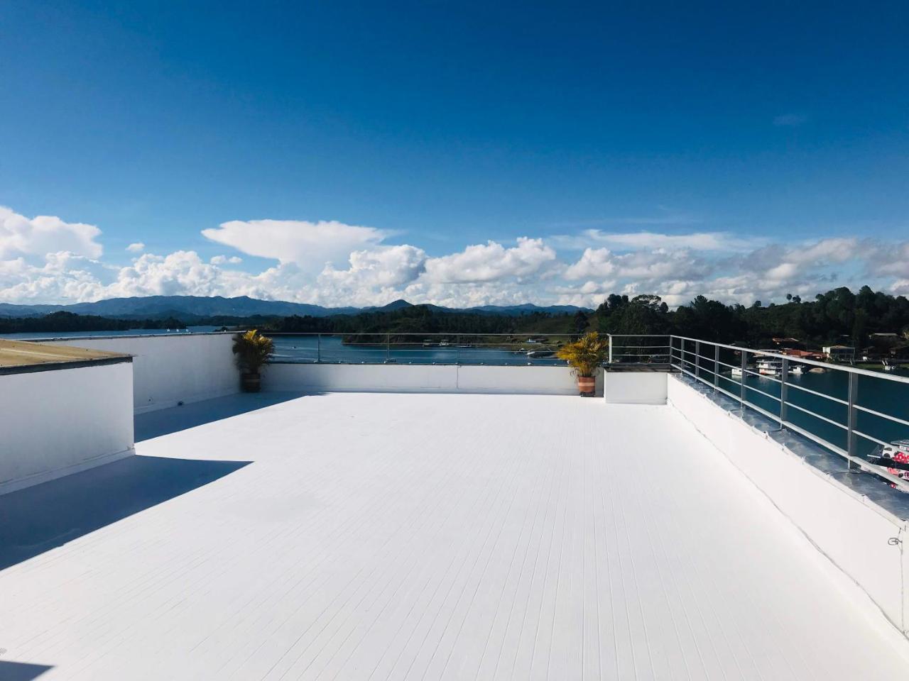 Aptos Vista Al Embalse, Frente Al Lago, Restaurantes, Bares غواتابيه المظهر الخارجي الصورة