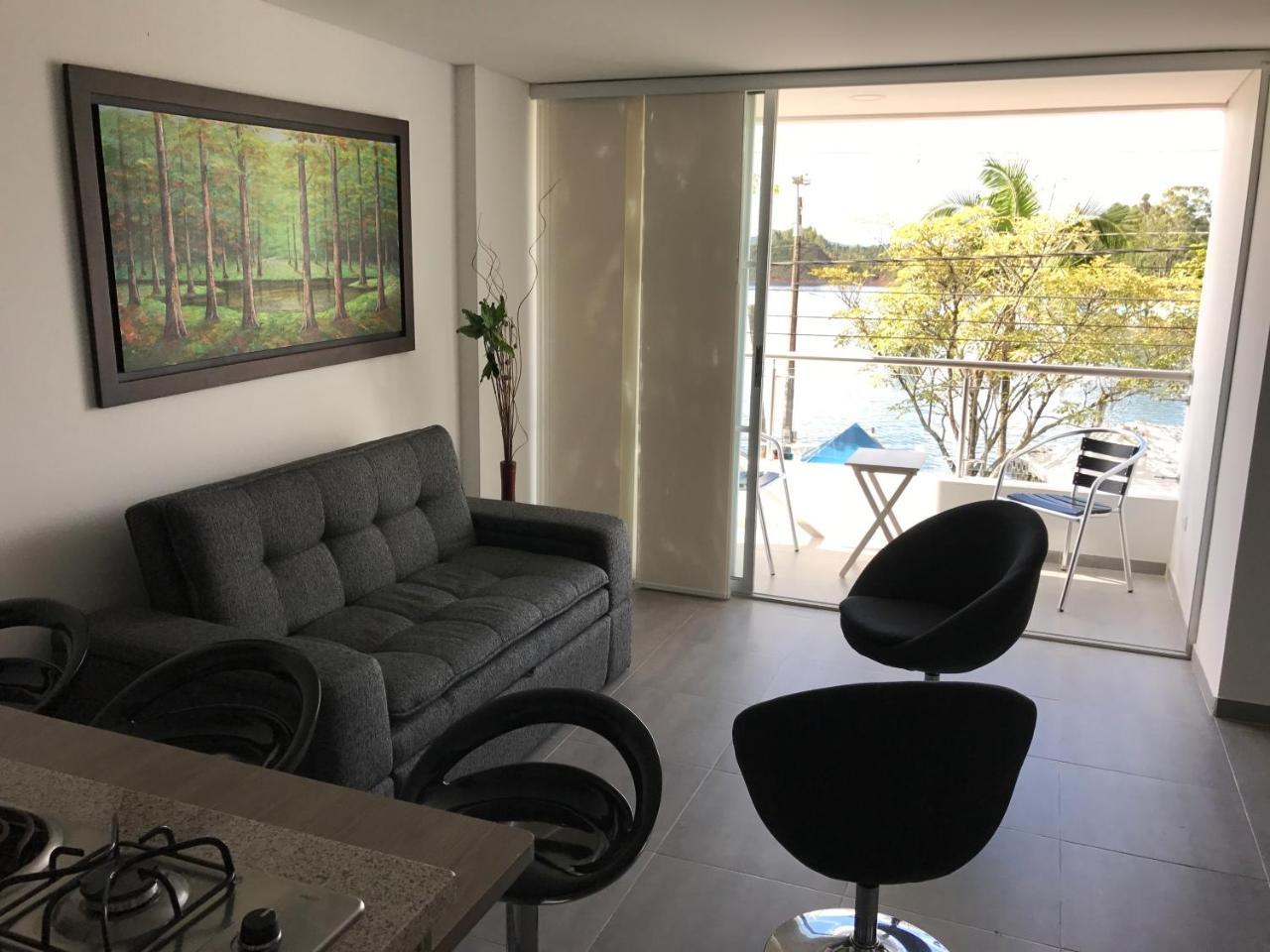 Aptos Vista Al Embalse, Frente Al Lago, Restaurantes, Bares غواتابيه الغرفة الصورة